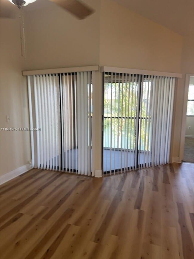 Building Photo - 1017 Washington Cir Unit 1017H