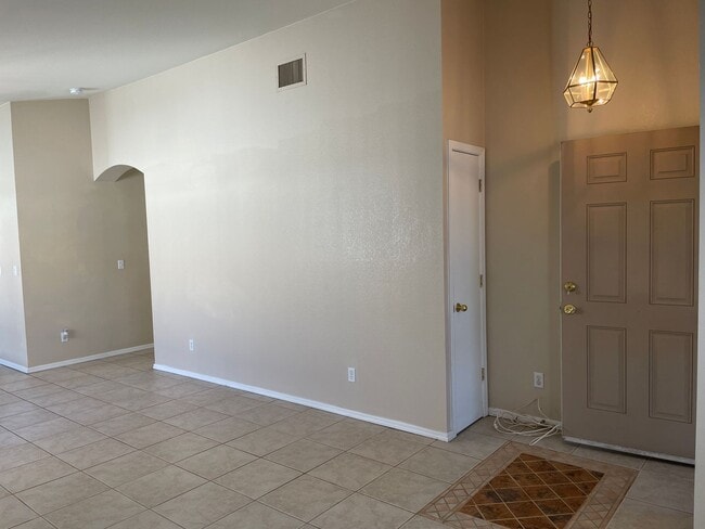 Building Photo - Freshly painted 4Bdm 2Ba Home, in a well desired location! will not last long!