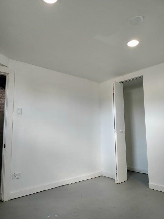 Photo - 7910 S Muskegon Ave