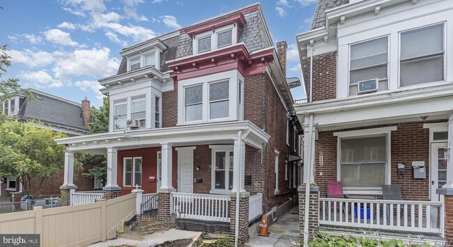 Building Photo - 1621 Berryhill St Unit Apt 3