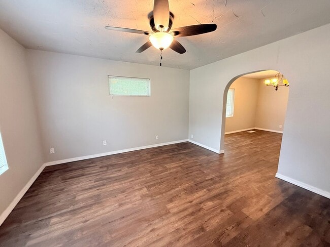 Photo - Spacious 5-Bedroom Home Near MSUM & Concordia – Perfect for Students or Large Households!