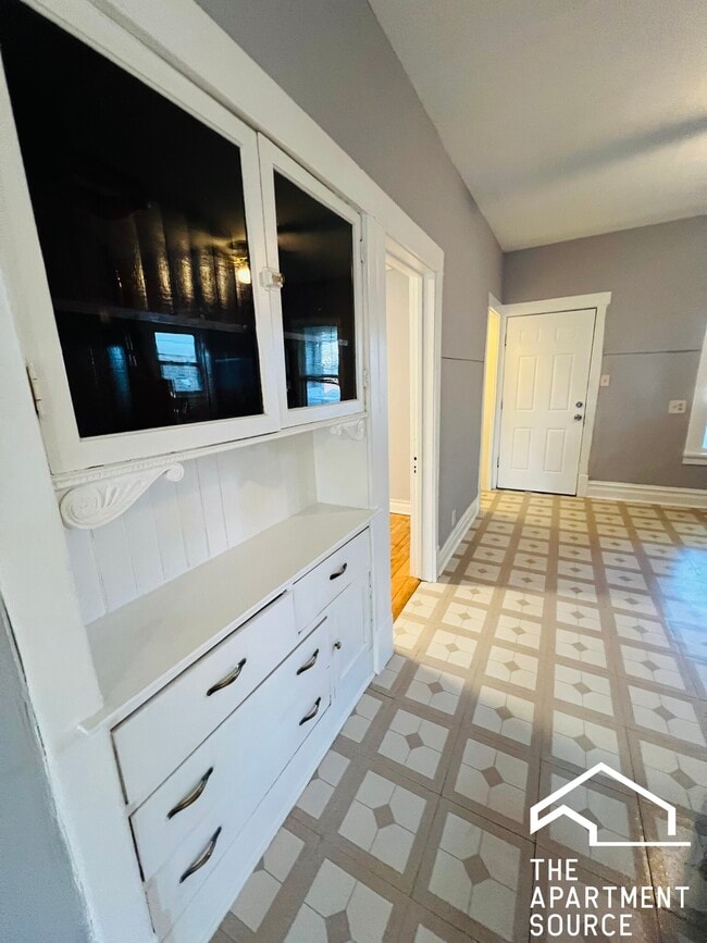 Photo - 5128 W Henderson St Unidad 2