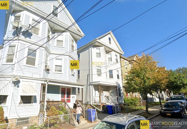 Building Photo - 66 Calumet St Unit 3 Rental