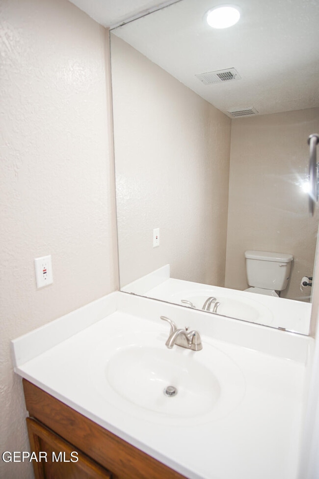 Photo - 1582 Bengal Dr