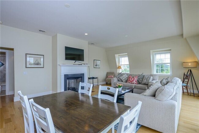 Photo - 106 William St Unit 2