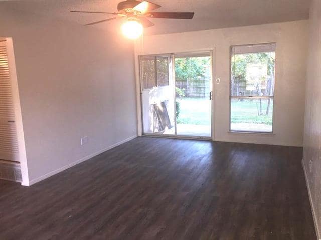 Photo - 1302 Mohawk Dr