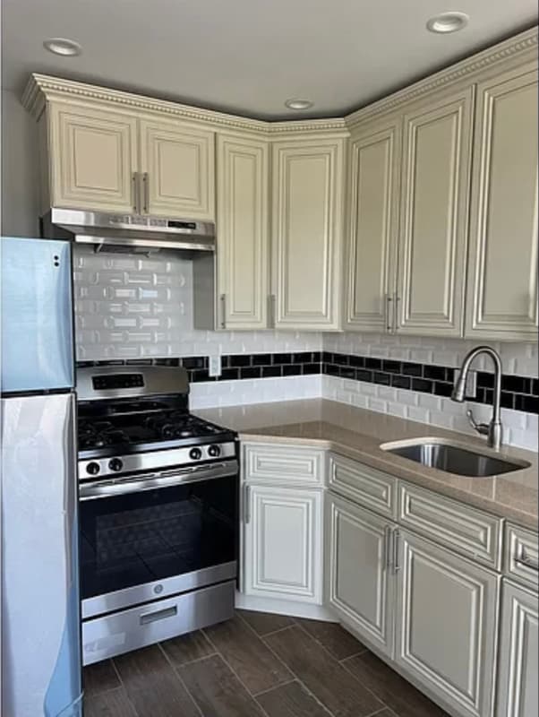 Photo - 674 Bleecker St