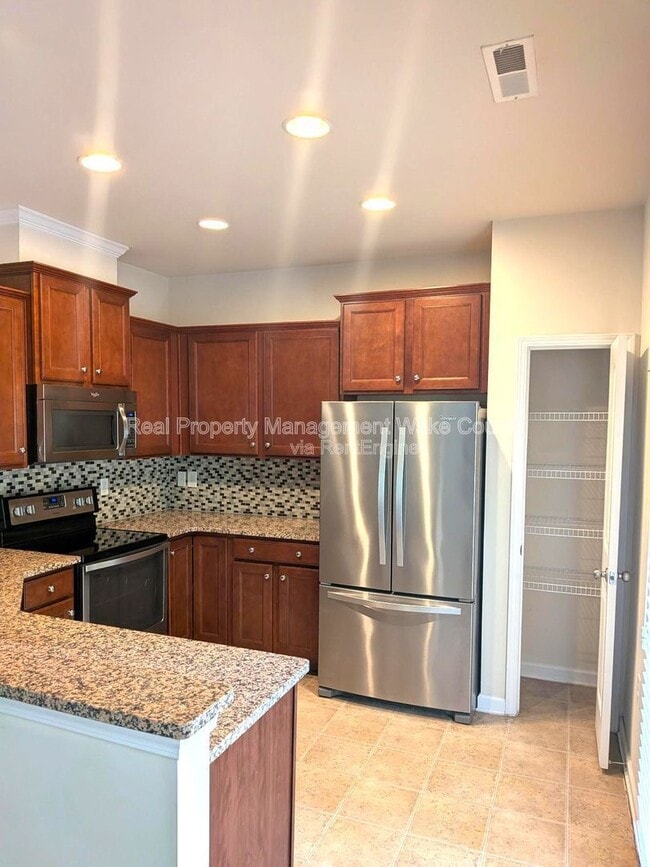 Photo - 205 Olivet Loop