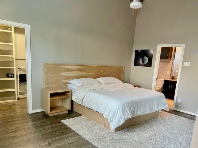 Photo - 3010 Commerce St