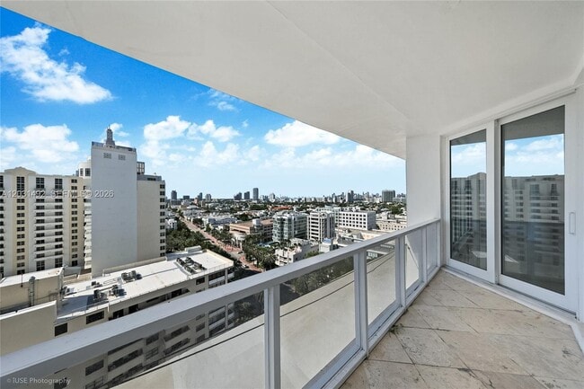100 Lincoln Rd