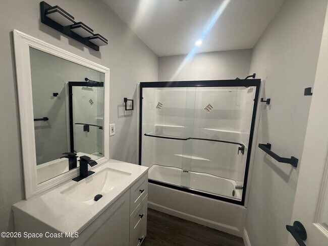 Photo - 130 Cascade Ave SE