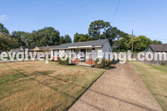 Photo - 995 Avon Rd