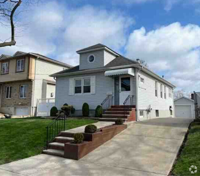 Building Photo - 197 Hamden Ave Rental