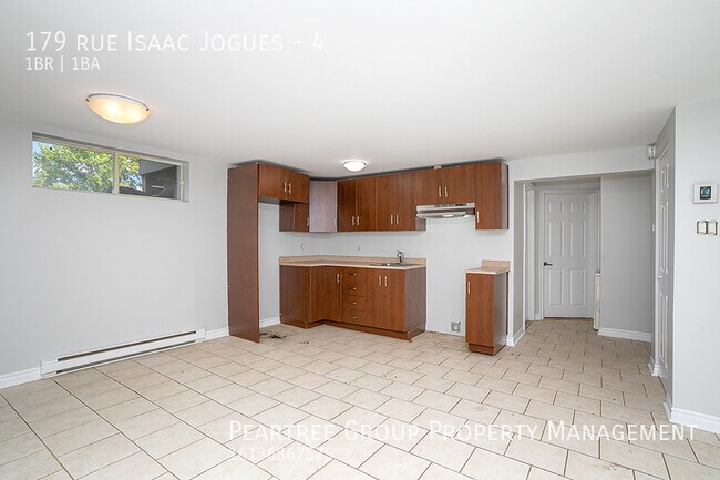 Photo - Intriguing Isaac-Big Bright Basement one Bedroom in Gatineau Unit 4