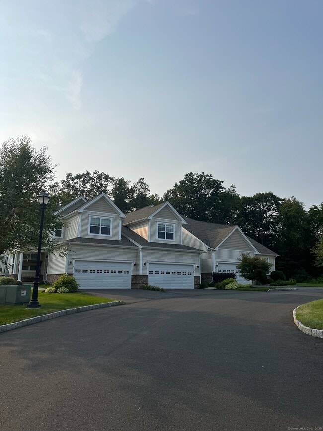 Building Photo - 11 Arrowwood Ct Unit 11 Rental