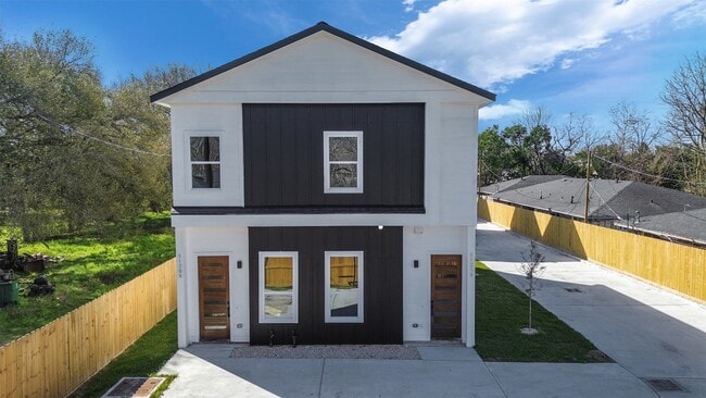 Building Photo - 5130 Clover St