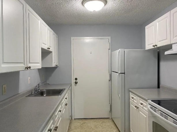 Kitchen - 2 Village Way Unidad 8 Rental