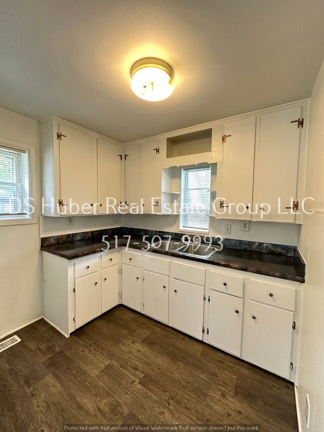 Photo - 305 E Everettdale Ave