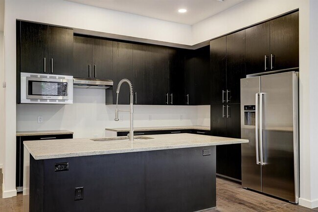 Photo - 4820 Caroline St