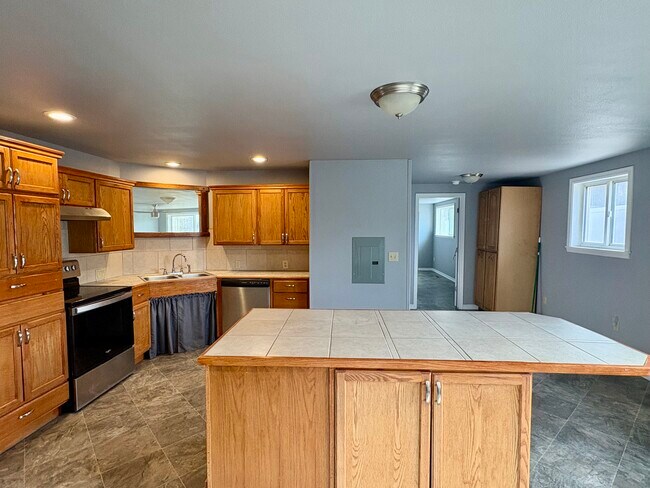 Photo - 240 Circle Dr