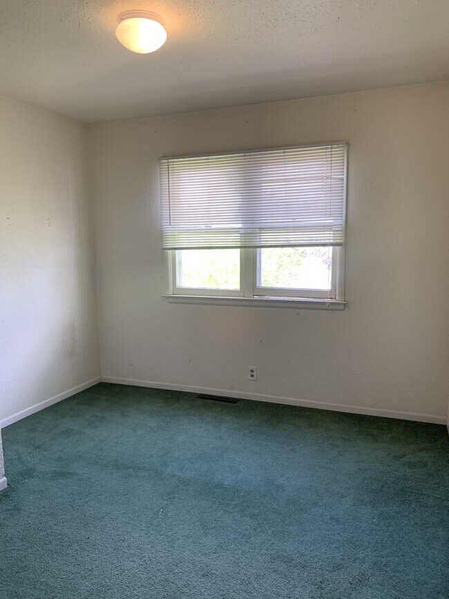 Photo - 807 E Reynolds St