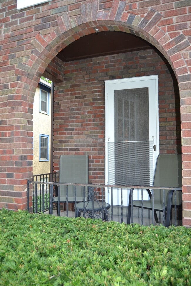Building Photo - 908 Ellison Ave