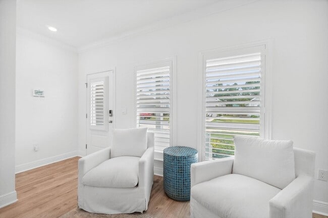 Photo - 627 Las Roblas Grande Dr