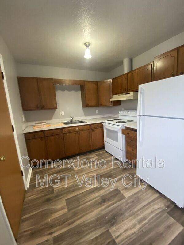 Photo - 817 3rd St SW