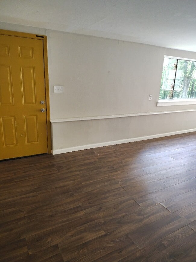 Photo - 554 Launcelot Rd