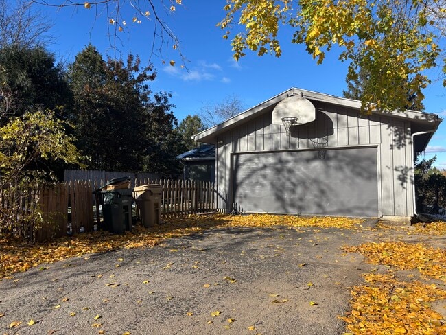 Photo - 6506 Putnam Rd