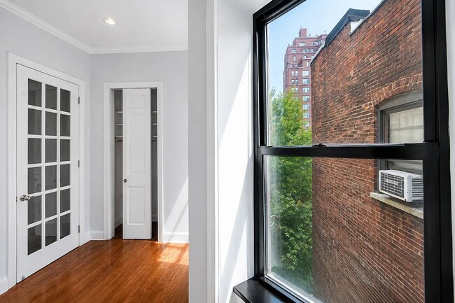15 W 103rd St Unit 5R