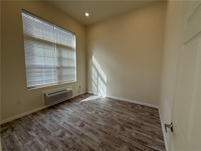 Photo - 327 Pine St Unit 1034