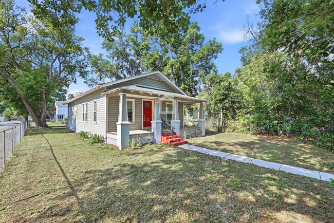 Photo - 302 W Park St