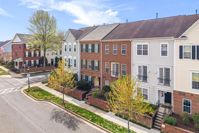 Photo - 631 Gatestone St