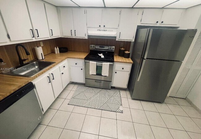 Photo - 2625 Collins Ave Unit 502