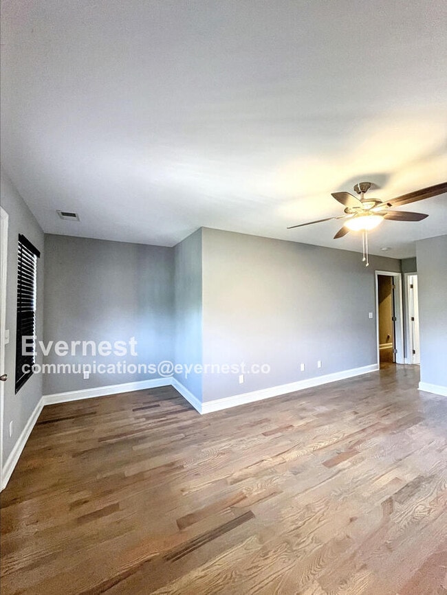 Photo - 3203 Curtis St