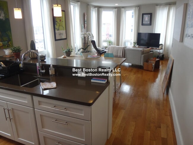 Building Photo - 168 Hampshire St Unit 3B