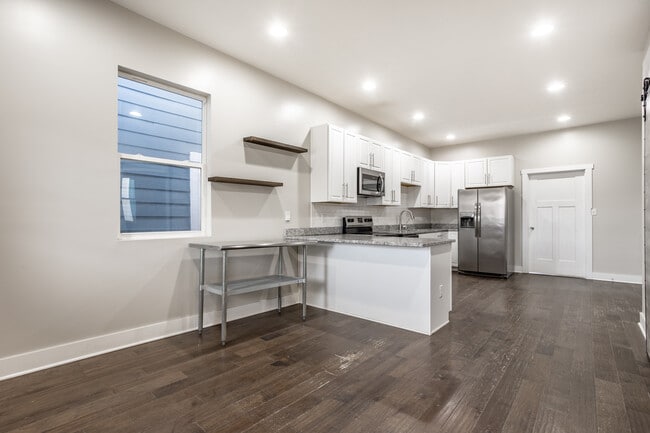 Photo - 421 E Morris St