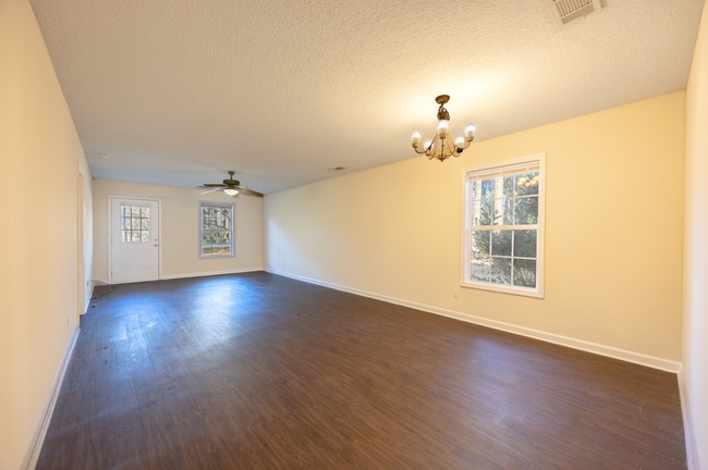 Photo - 101 Lindsay Ct Unit B