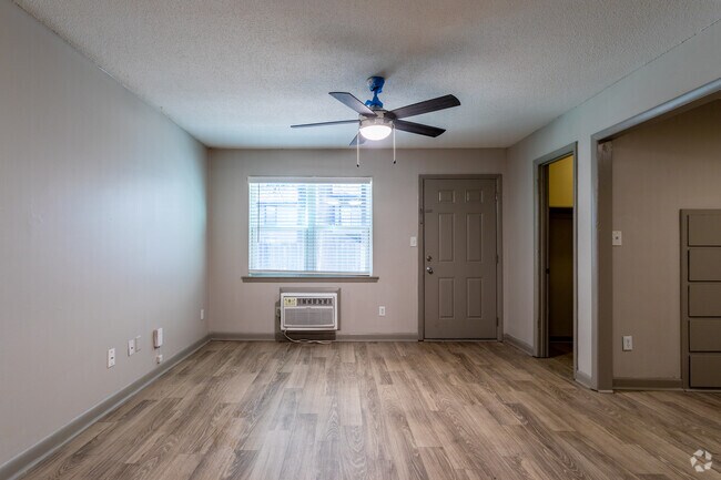 Estudio - 400SF - Sala de estar - Vue at Rocket City