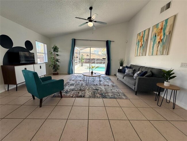 Photo - 605 Rochester Loop