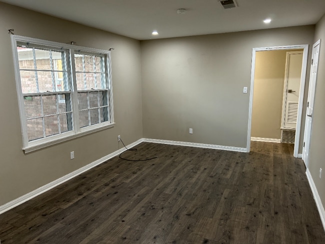 Photo - 5507 Floyd Ave