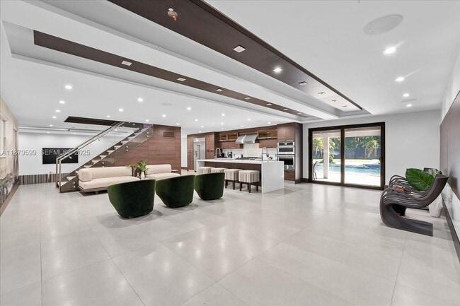 Photo - 280 NE 156th St