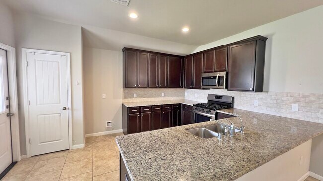 Photo - 4019 Spurwing Ln