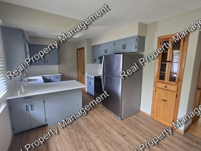 Photo - 8118 Monroe Ave
