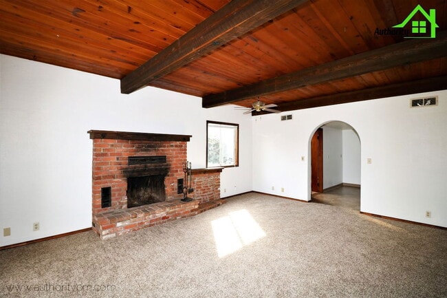 Photo - 3194 Veda St