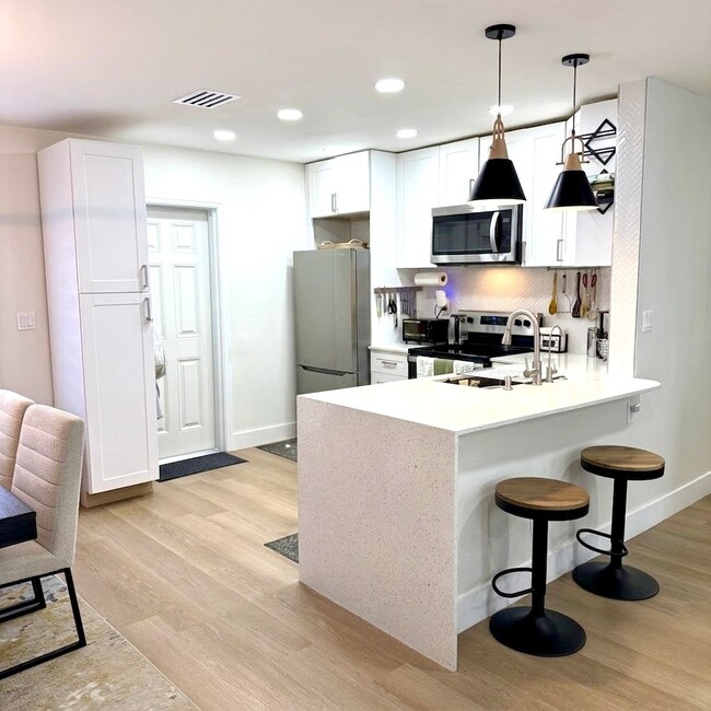 100 SW 7th St