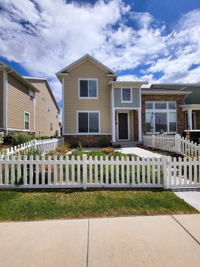 Photo - Pet Friendly Gorgeous Row End Townhome w 2...