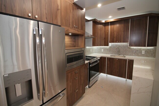 Beautiful Kitchen - 21 65th St Unit 1