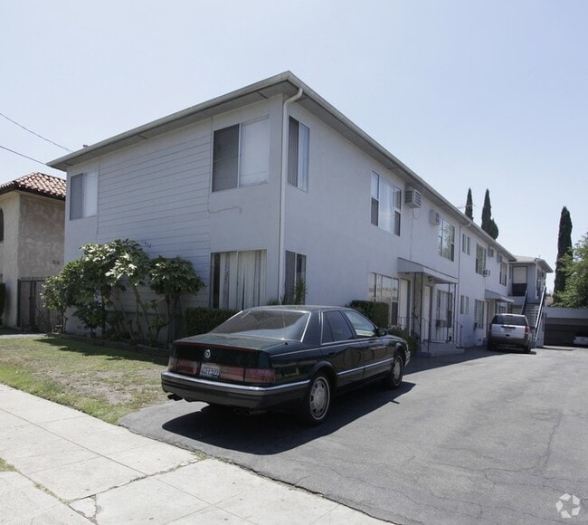 Building Photo - 11852 Chandler Blvd Unit 4